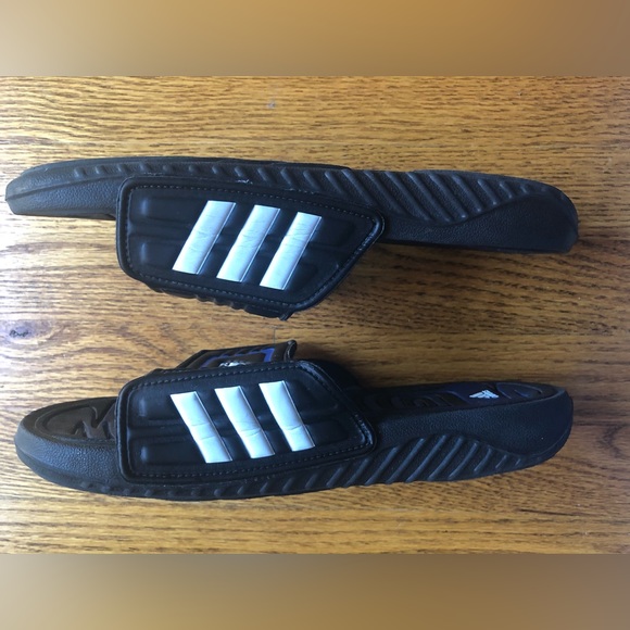 Men’s Adidas Slides size 9 - Picture 4 of 4